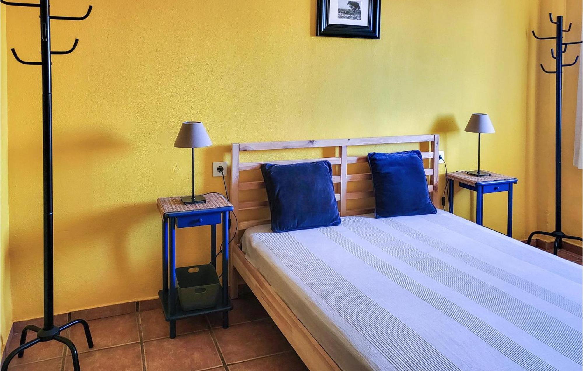 2 Bedroom Cozy Apartment In אל קאמפיו מראה חיצוני תמונה